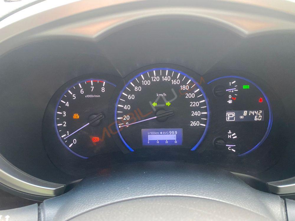 Mobil Nissan Elgrand 2013