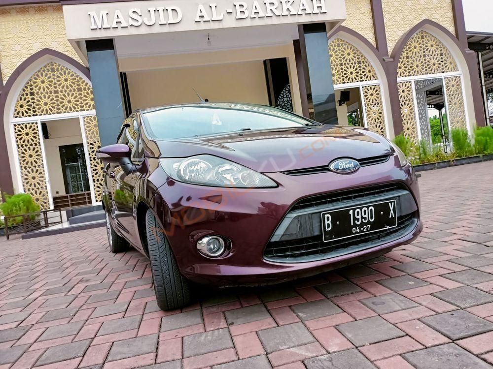 Mobil Ford Fiesta 2012