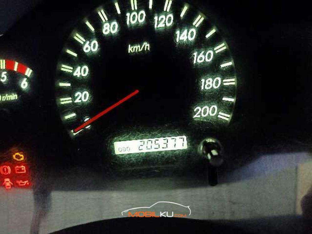 Mobil Toyota Kijang Innova 2005