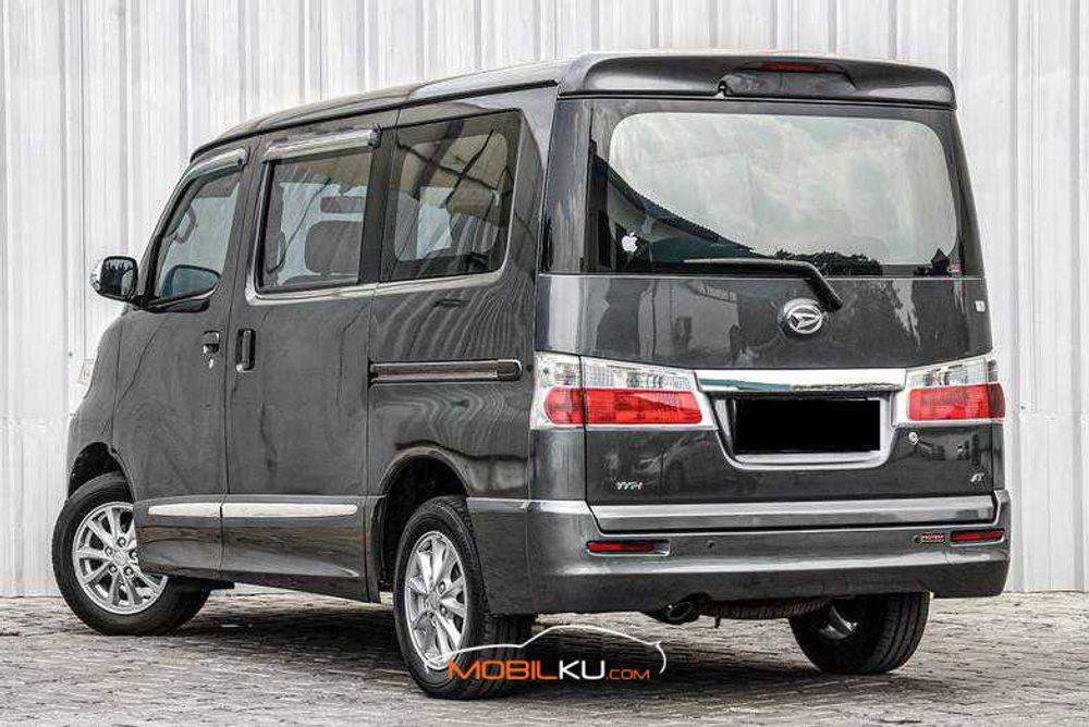 Mobil Daihatsu Luxio 2021