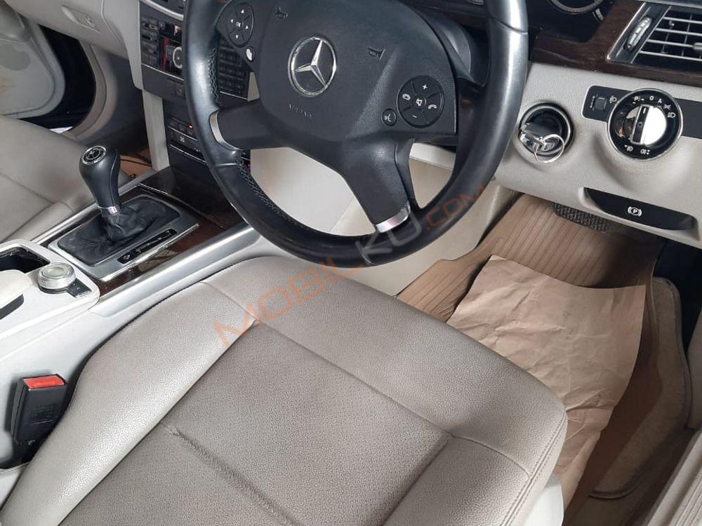 Mobil Mercedes-Benz E-Class 2010
