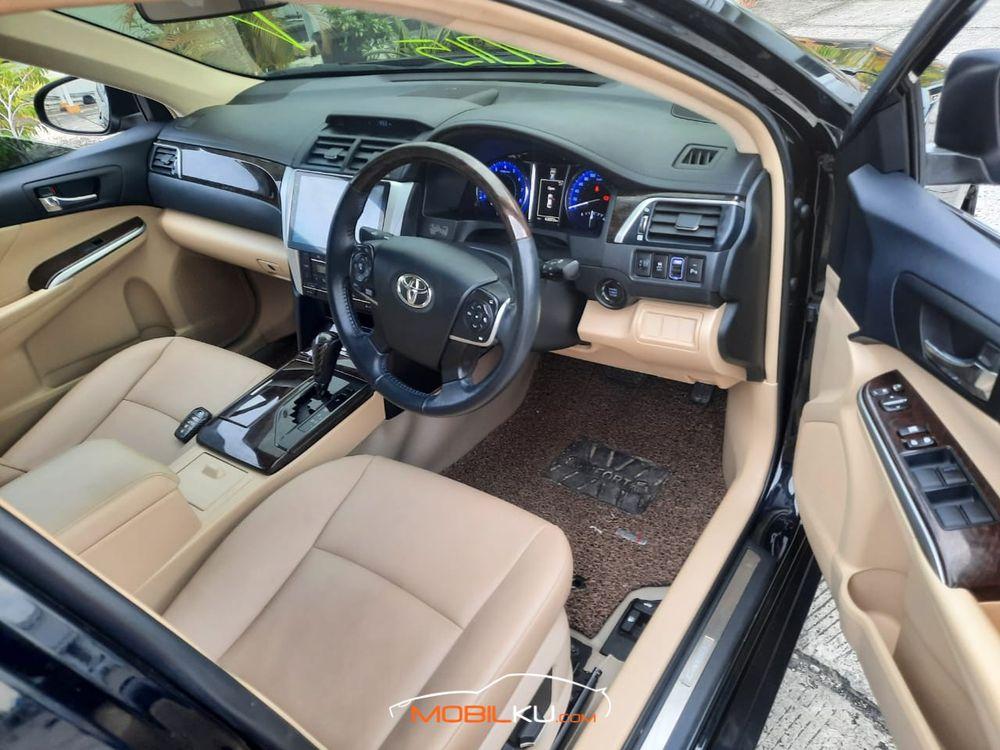 Mobil Toyota Camry 2015