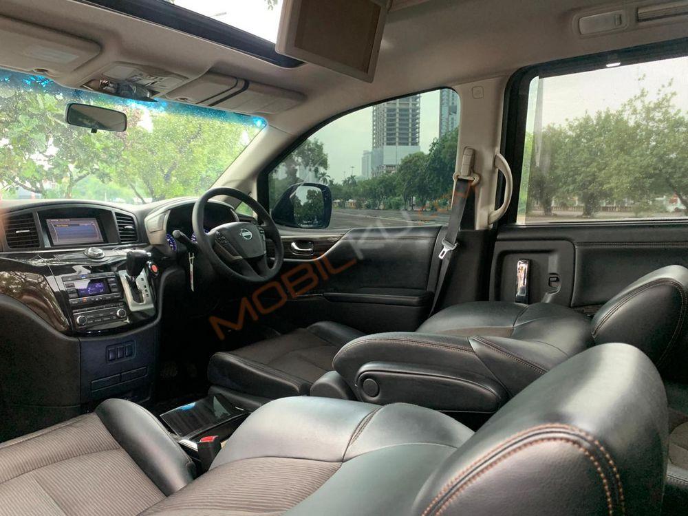 Mobil Nissan Elgrand 2014