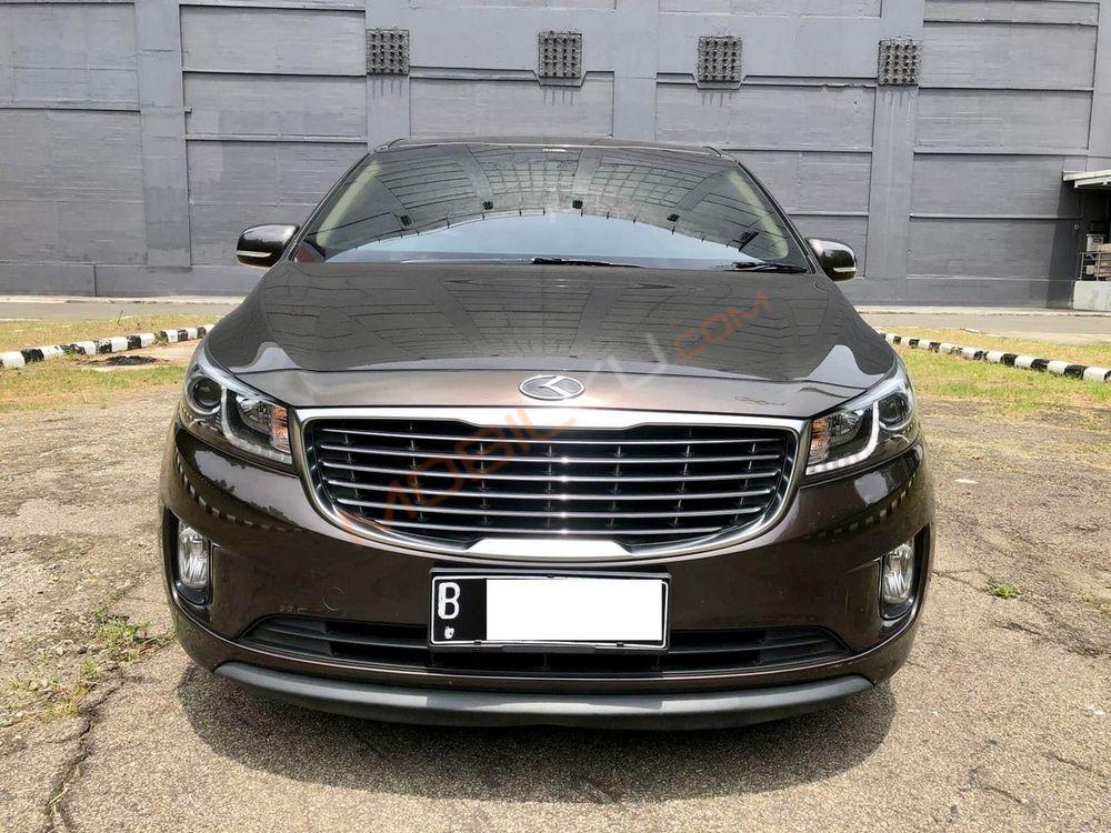 Mobil Kia Sedona 2017