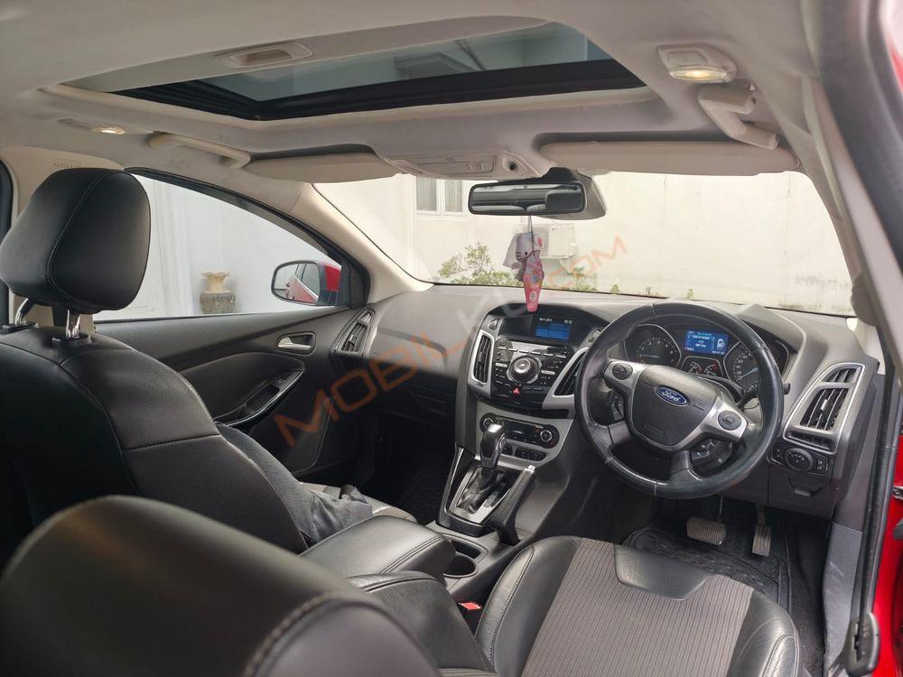 Mobil Ford Focus 2014