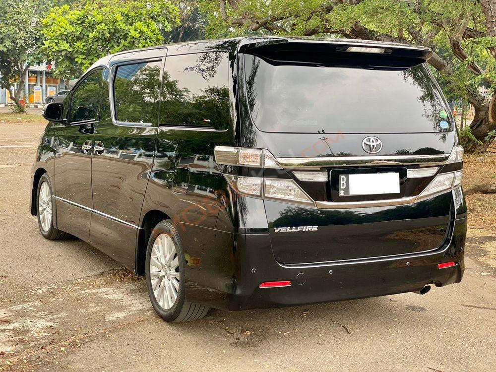 Mobil Toyota Vellfire 2014