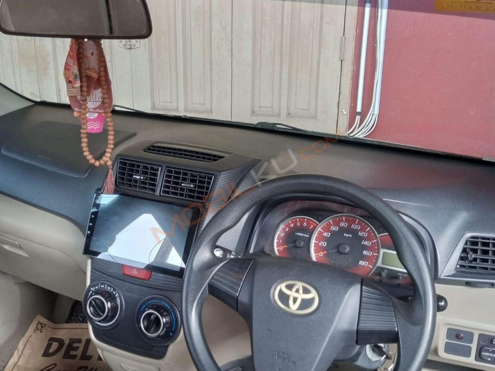 Mobil Toyota Avanza 2014