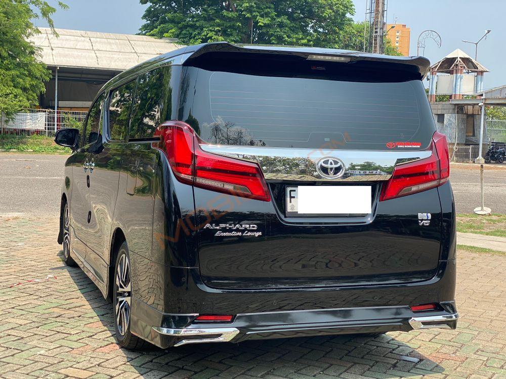 Mobil Toyota Alphard 2023