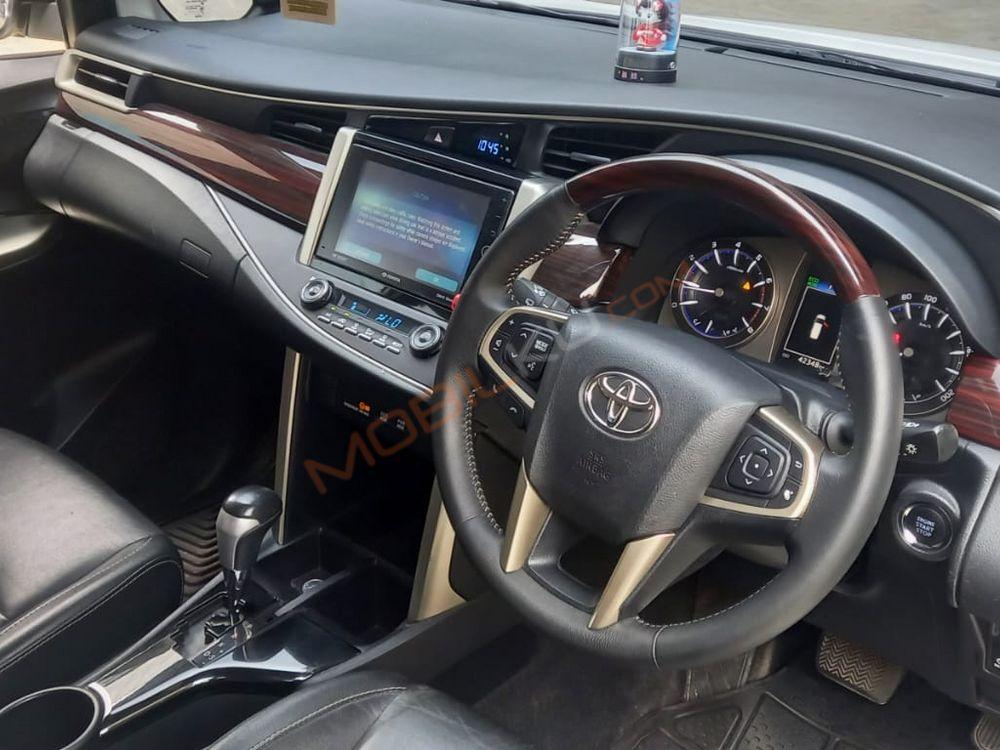 Mobil Toyota Kijang Innova 2017