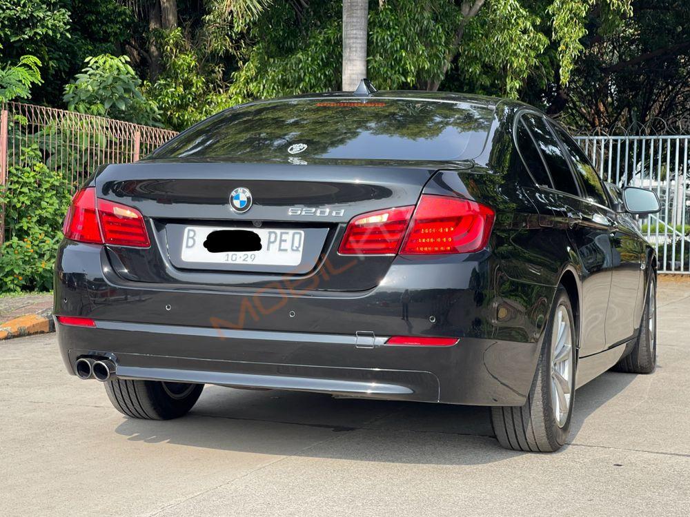 Mobil BMW 5 Series 2013