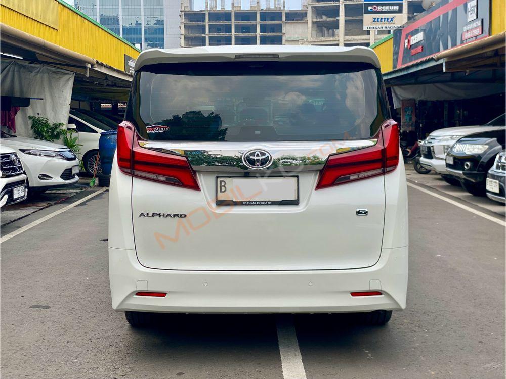 Mobil Toyota Alphard 2022