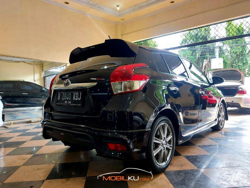 Mobil Toyota Yaris 2016