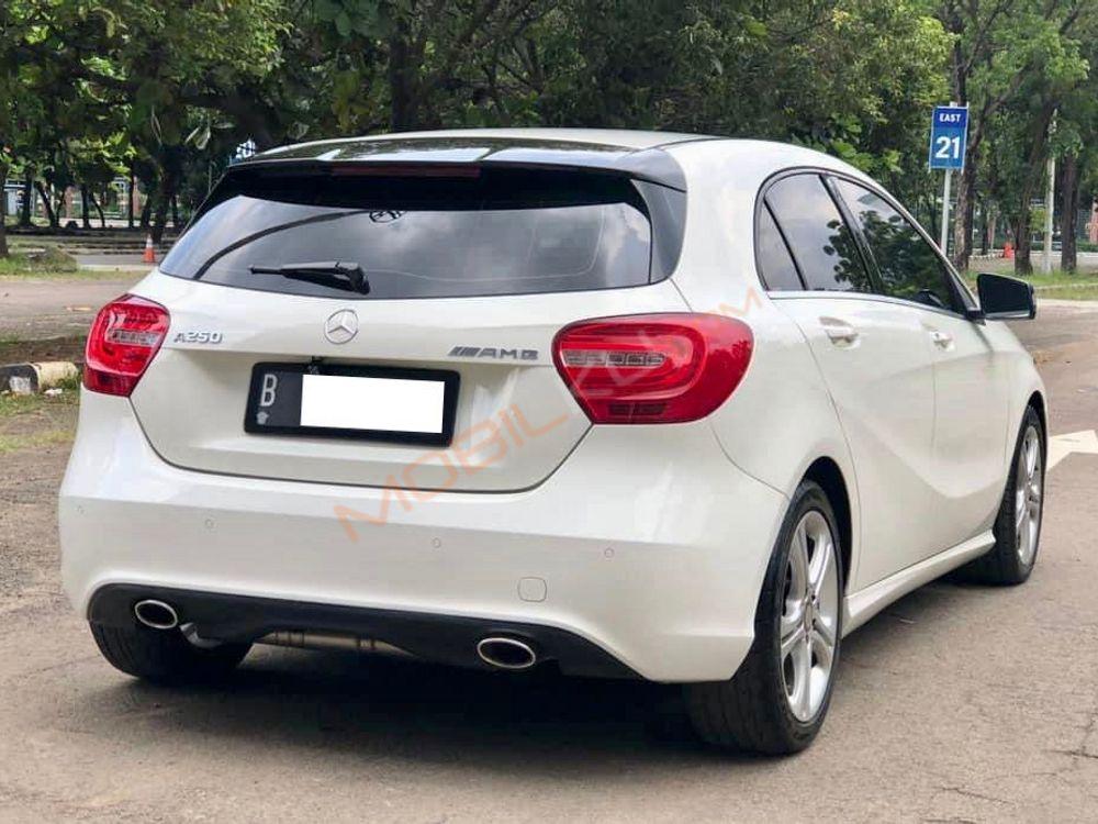 Mobil Mercedes-Benz A-Class 2013