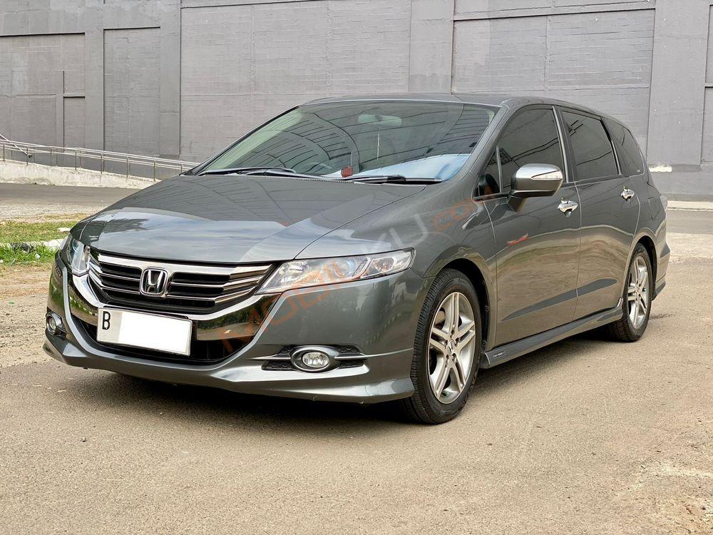 Mobil Honda Odyssey 2012