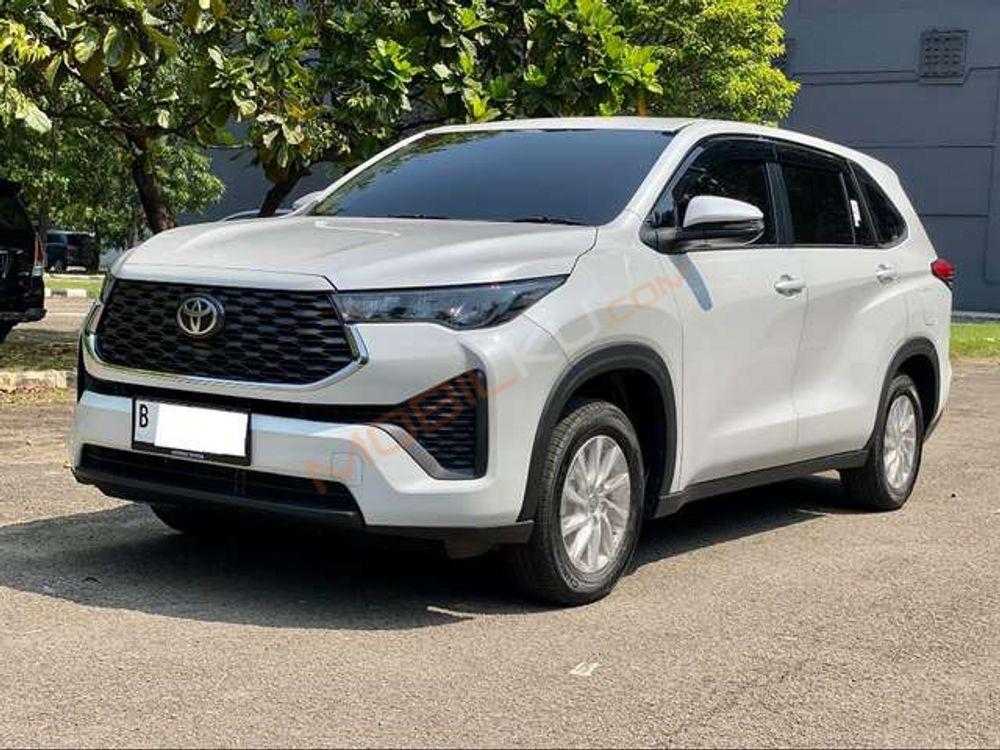 Mobil Toyota Kijang Innova 2023