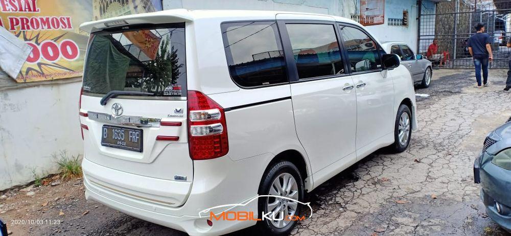 Mobil Toyota Nav1 2015