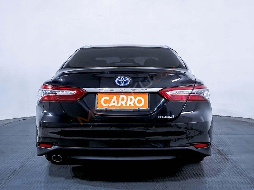 Mobil Toyota Camry 2022