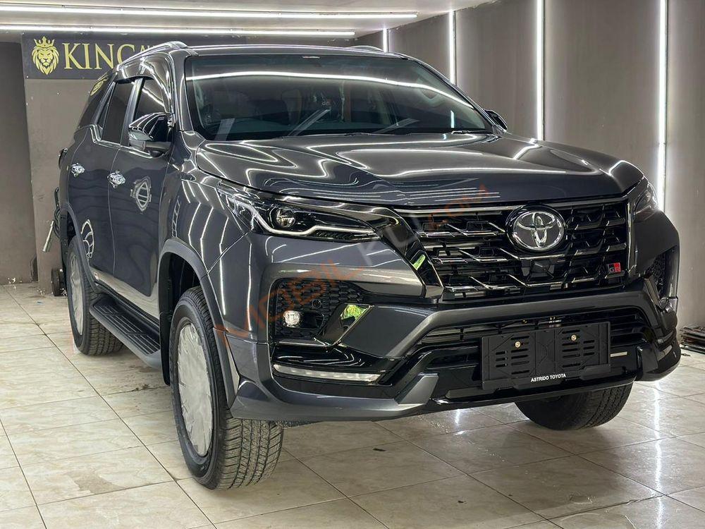 Mobil Toyota Fortuner 2023