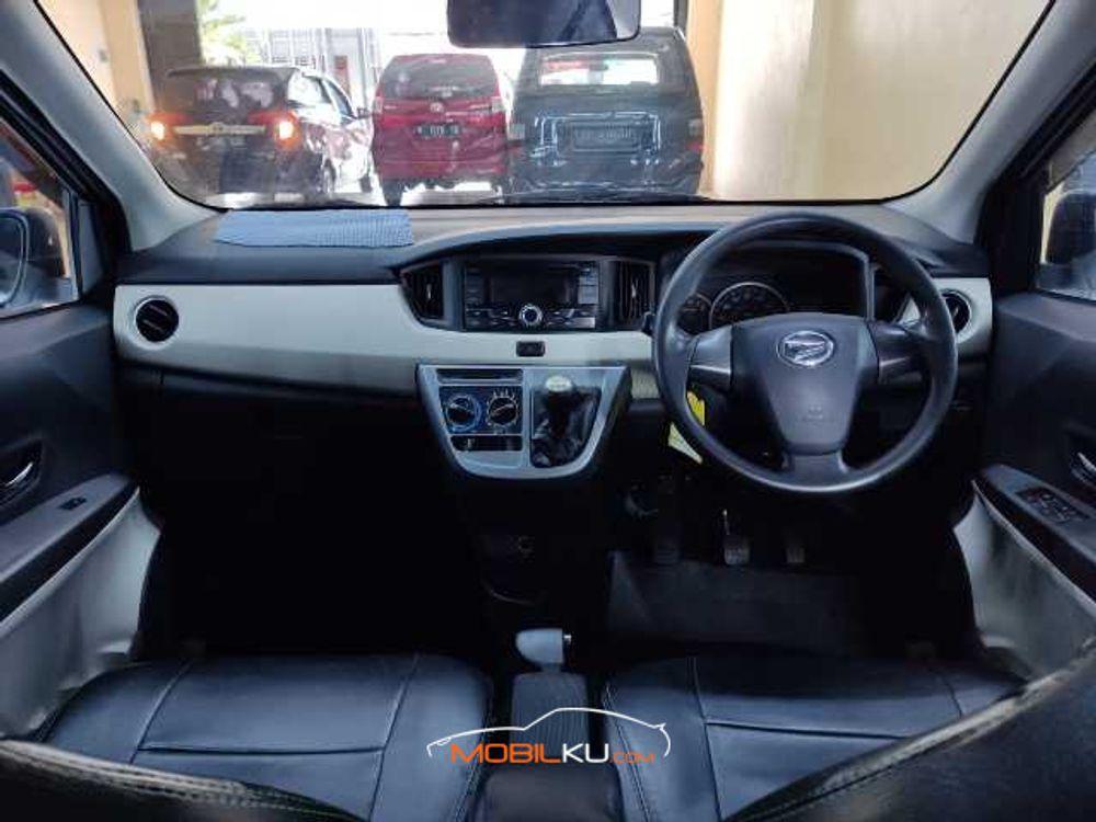 Mobil Toyota Calya 2018