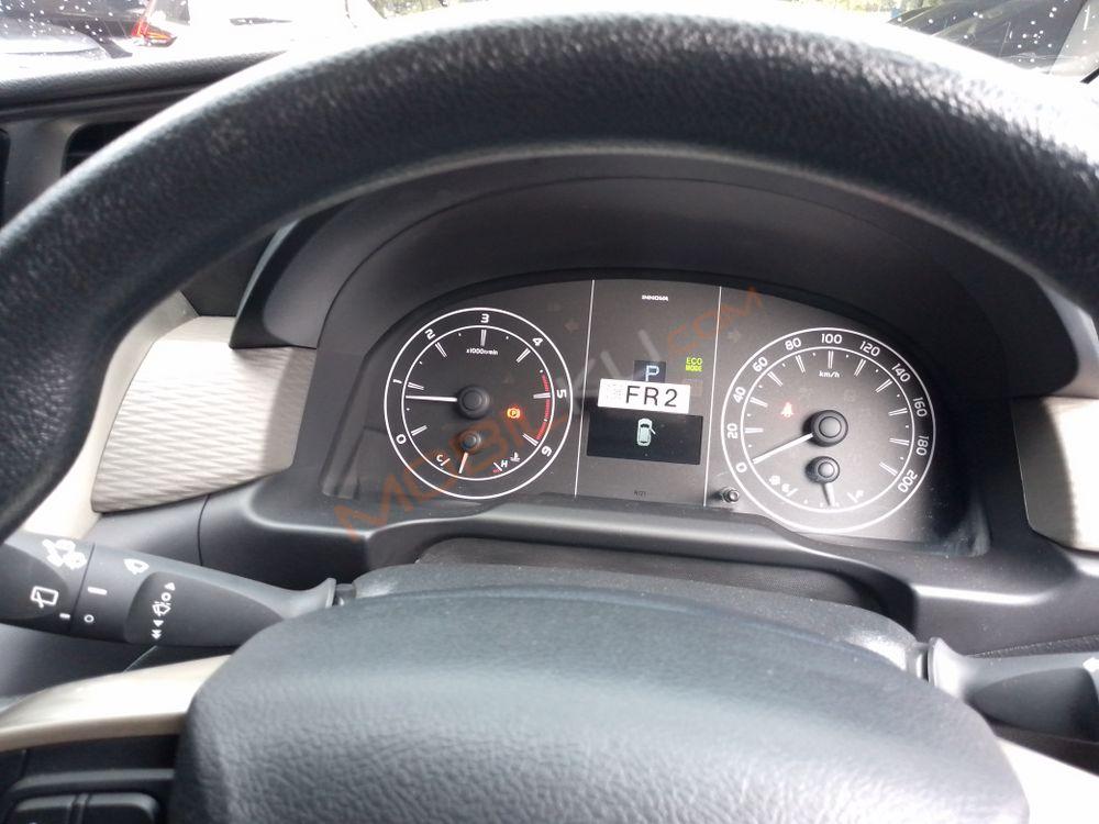 Mobil Toyota Kijang Innova 2022