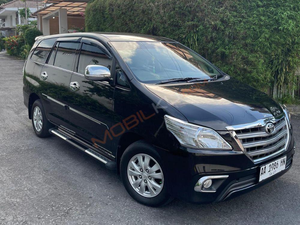 Mobil Toyota Kijang Innova 2014