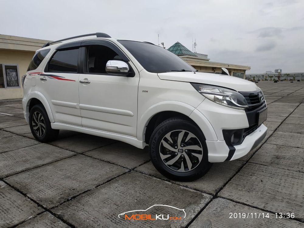 Mobil Toyota Rush 2016