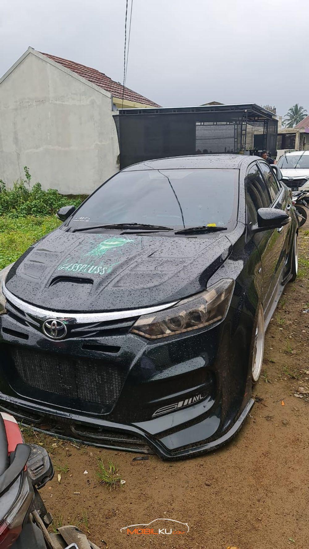 Mobil Toyota Vios 2014