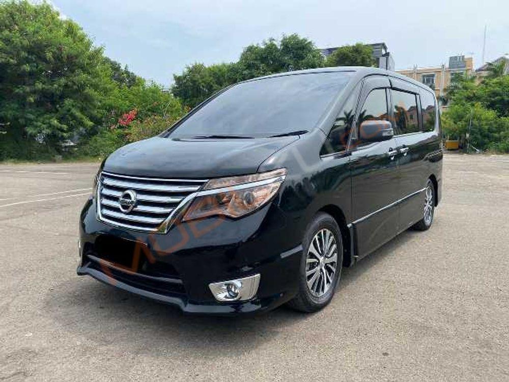 Mobil Nissan Serena 2017