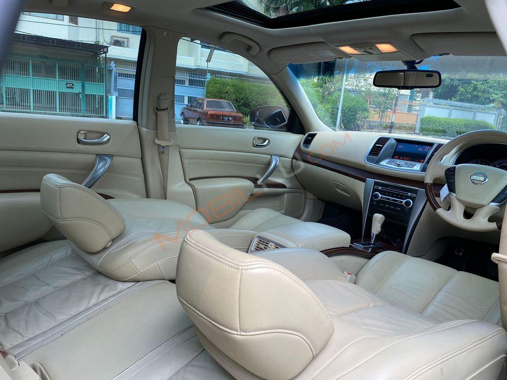 Mobil Nissan Teana 2010