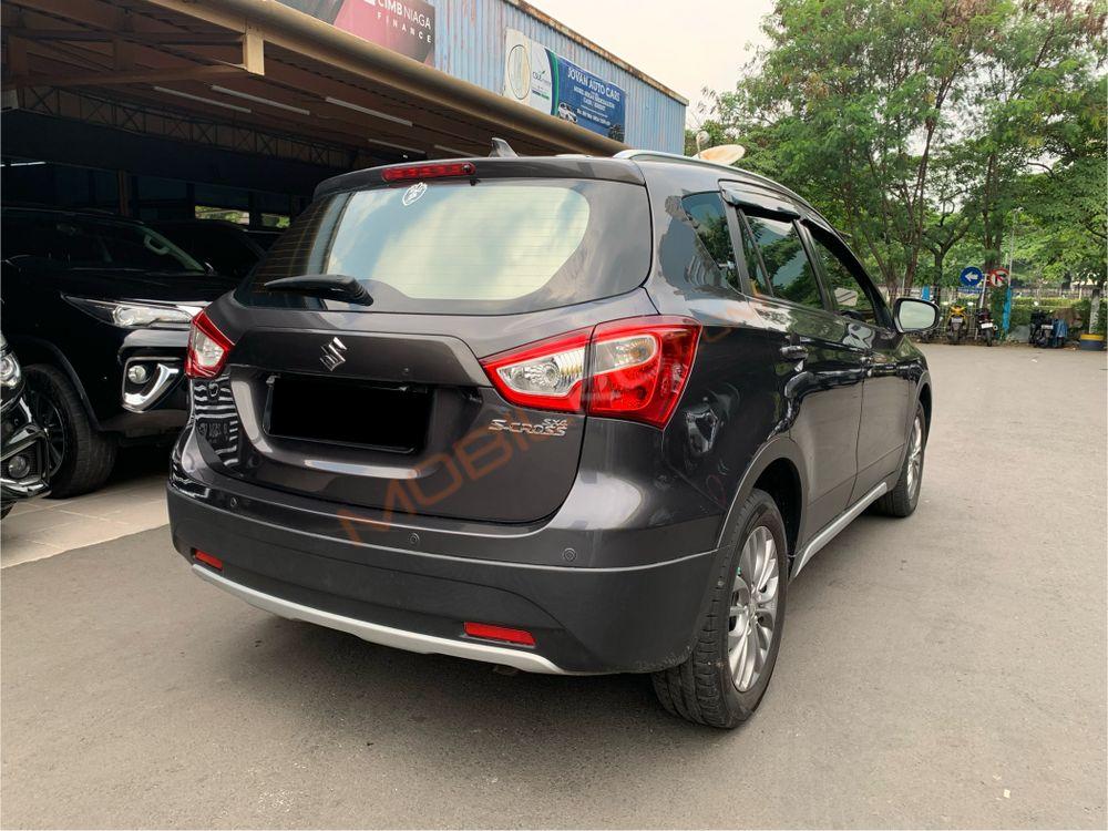 Mobil Suzuki SX4 2017