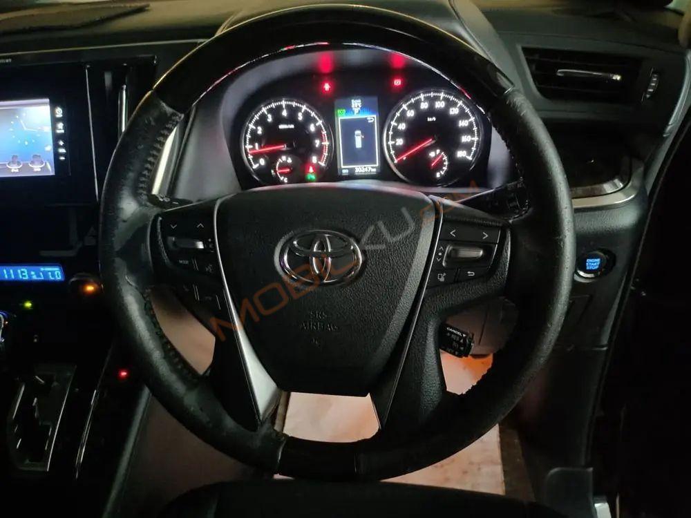 Mobil Toyota Vellfire 2015