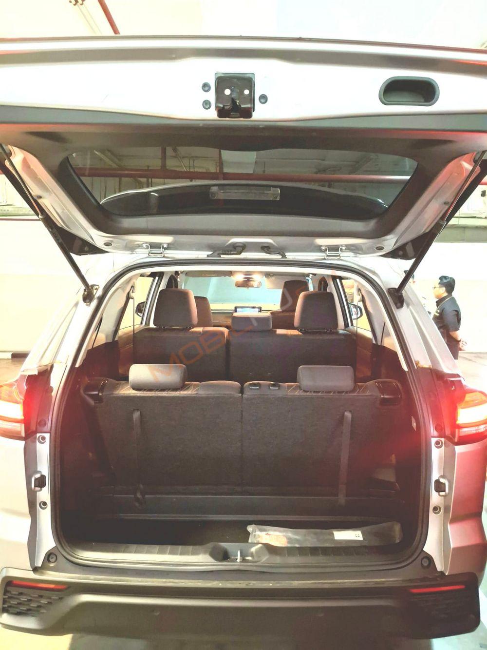 Mobil Toyota Kijang Innova Zenix 2023