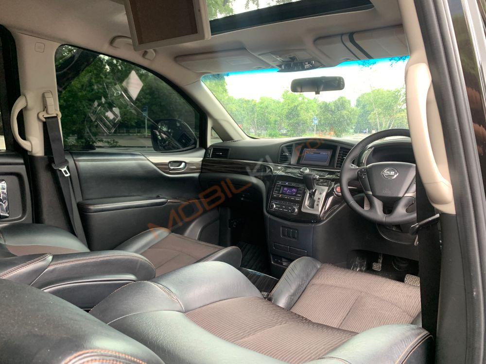 Mobil Nissan Elgrand 2014