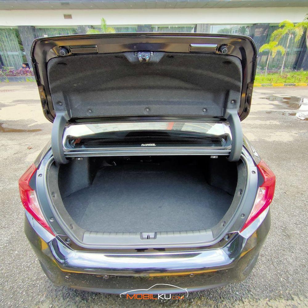 Mobil Honda Civic Sedan 2016