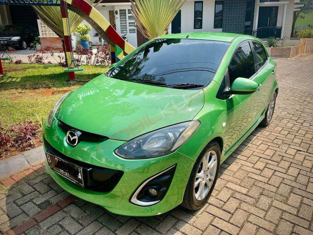 Mobil Mazda 2 Hatchback 2011