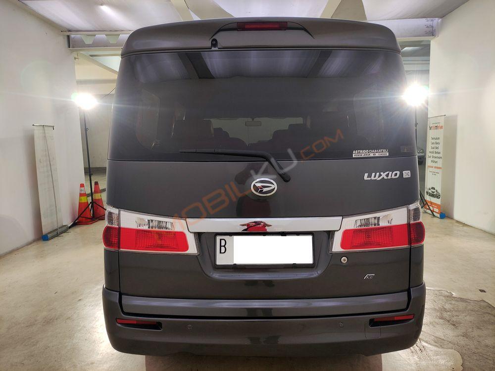 Mobil Daihatsu Luxio 2017
