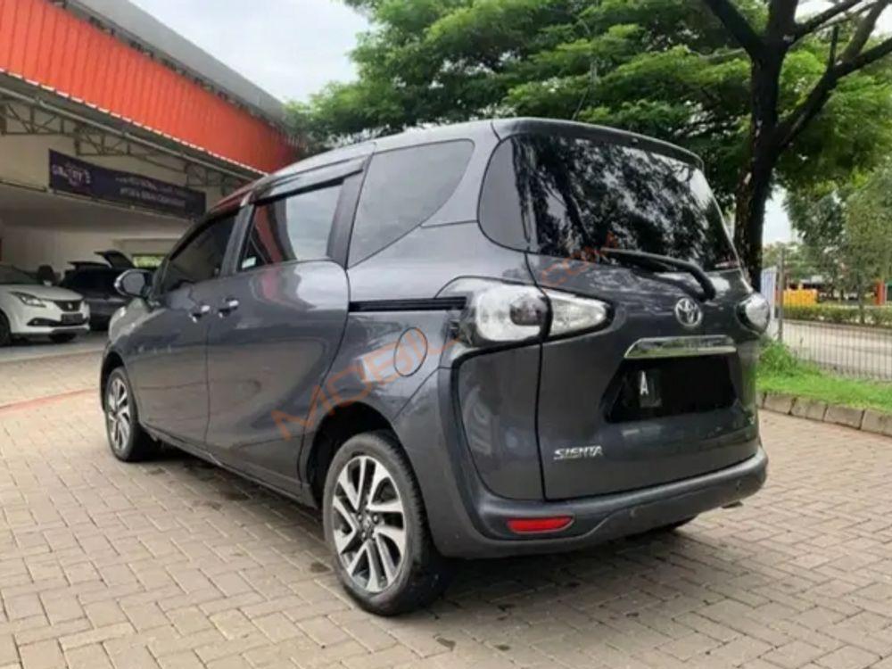 Mobil Toyota Sienta 2018