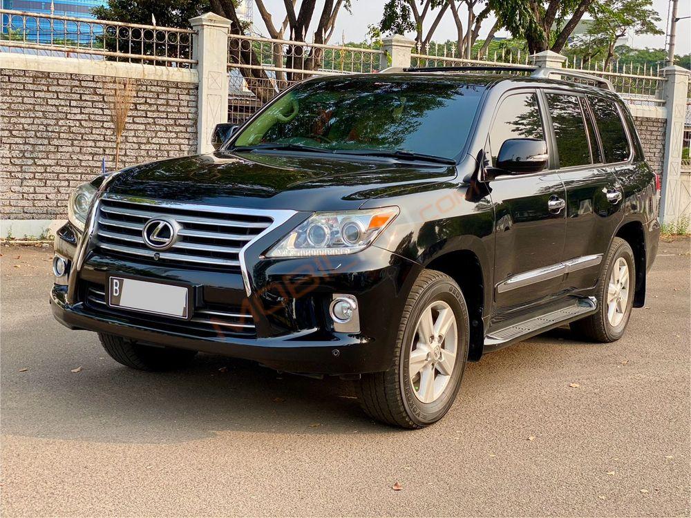Mobil Lexus LX 2012