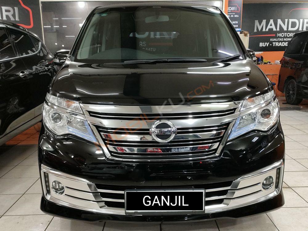 Mobil Nissan Serena 2016