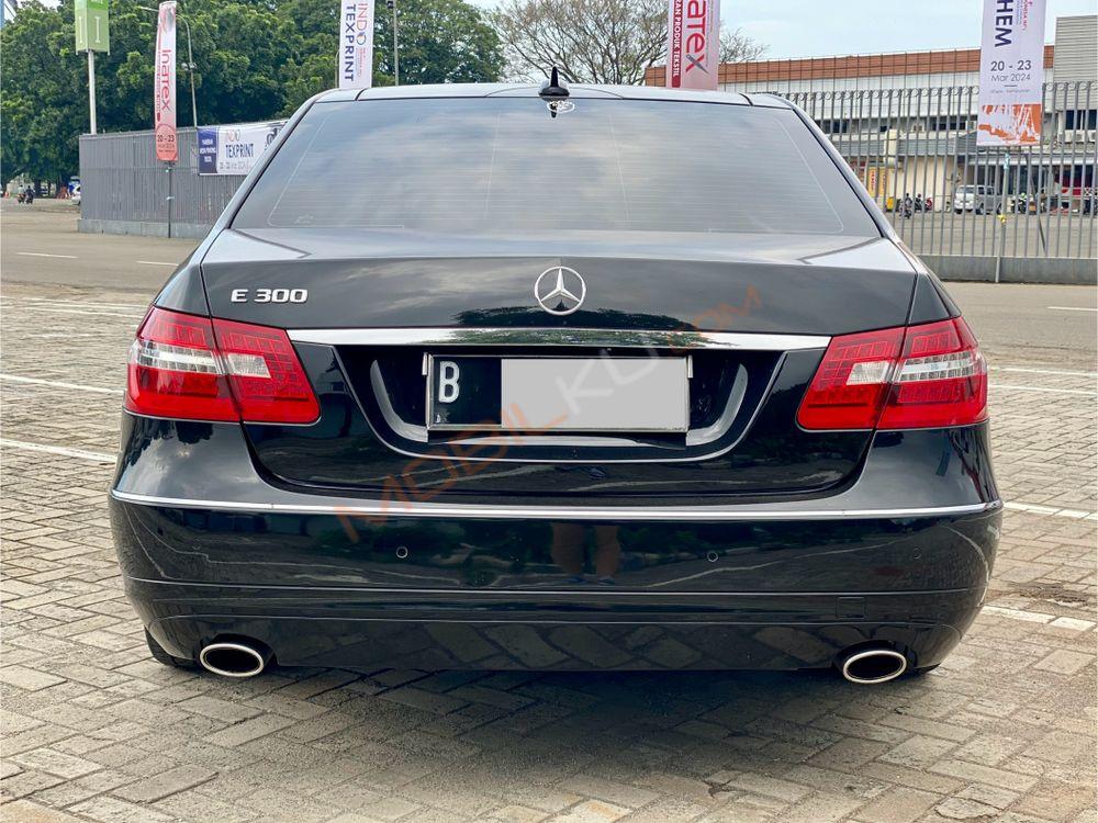 Mobil Mercedes-Benz E-Class 2011