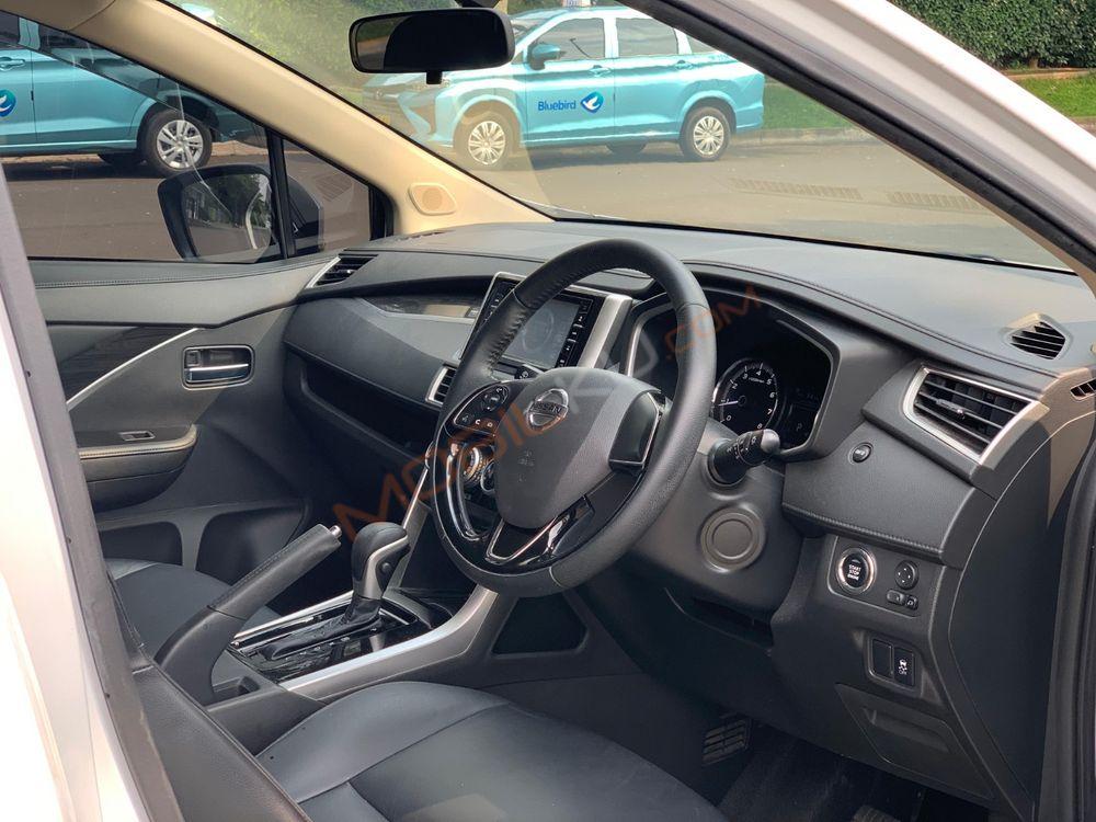 Mobil Nissan Livina 2021