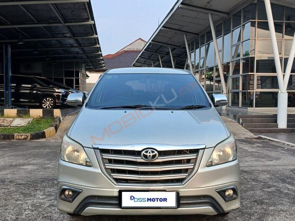Mobil Toyota Kijang Innova 2014