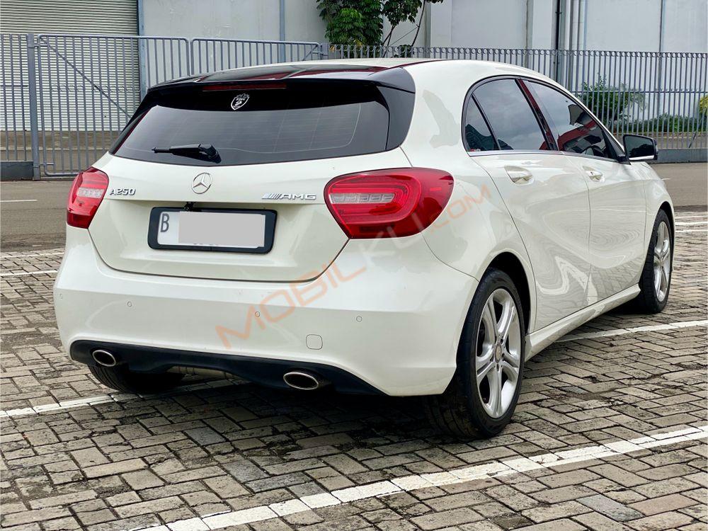 Mobil Mercedes-Benz A-Class 2013