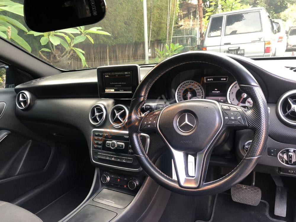 Mobil Mercedes-Benz A-Class 2013