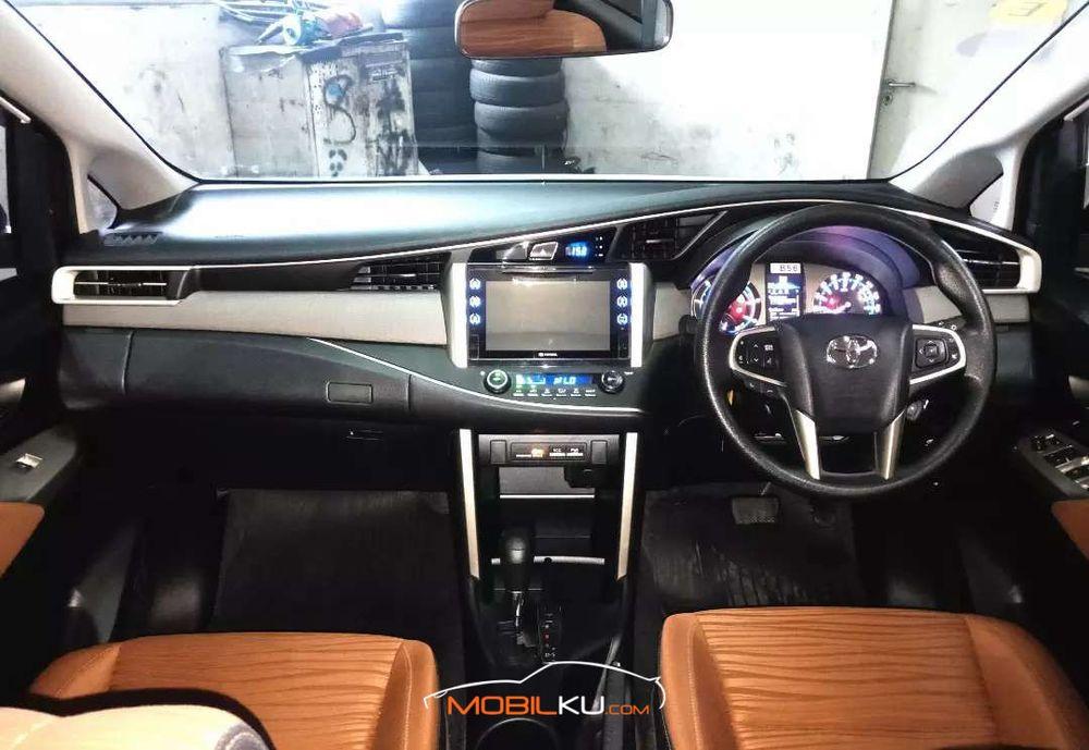Mobil Toyota Kijang Innova 2016