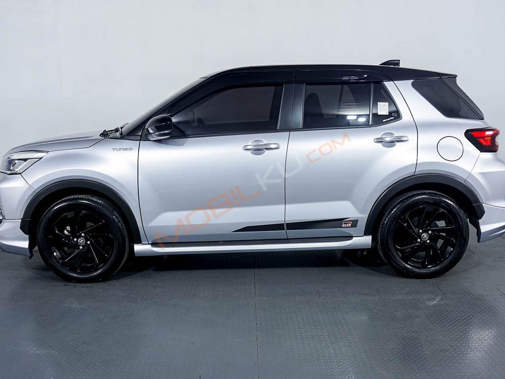 Mobil Toyota Raize 2021