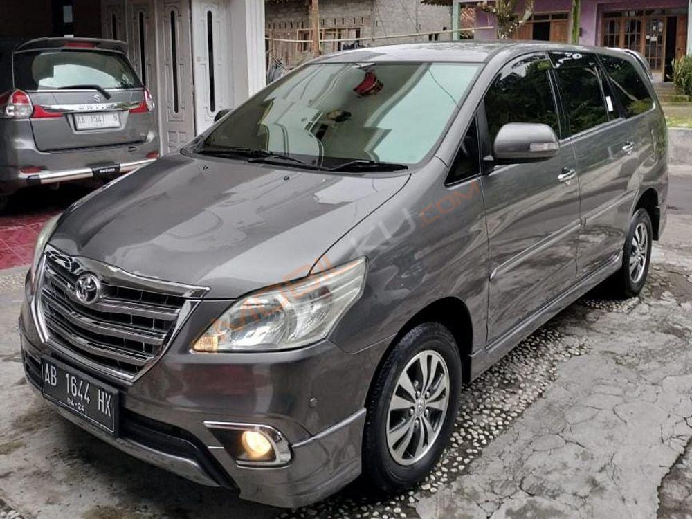 Mobil Toyota Kijang Innova 2014