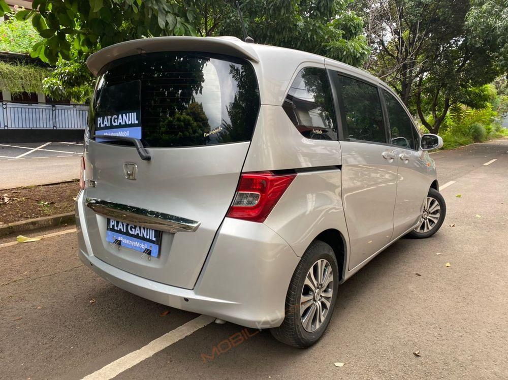 Mobil Honda Freed 2012