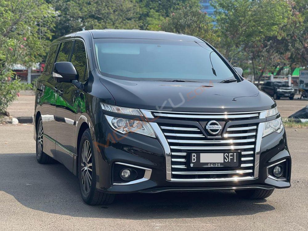 Mobil Nissan Elgrand 2014