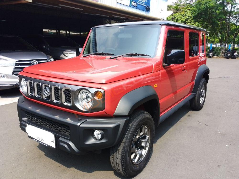 Mobil Suzuki Jimny 2023